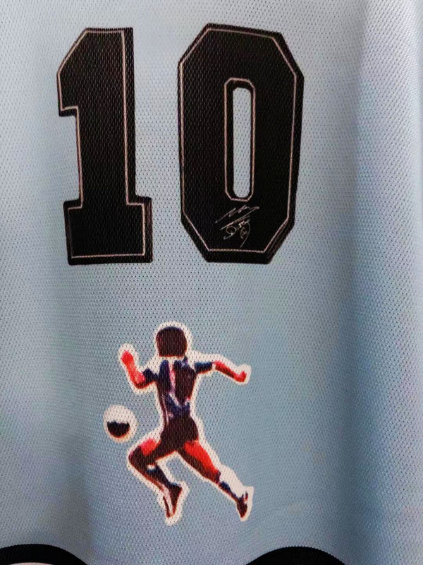 Camiseta Conmemorativa de Maradona 2001-7-