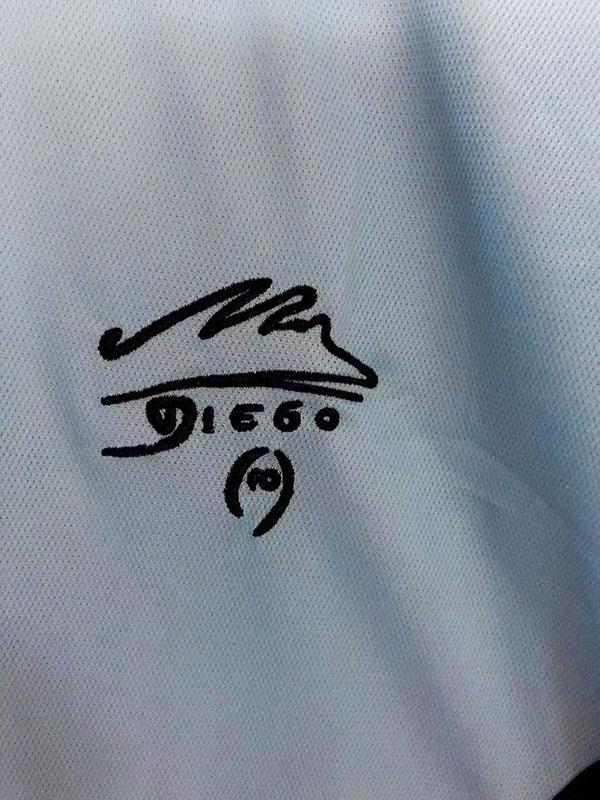 Camiseta Conmemorativa de Maradona 2001-8-