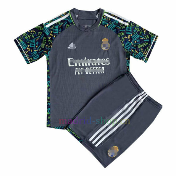 Conjunto de Camiseta Real Madrid 2023 24 Niño Versión Conceptual